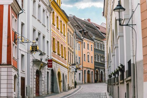 Neißstraße mit mittelalterlichen Häusern in Görlitz